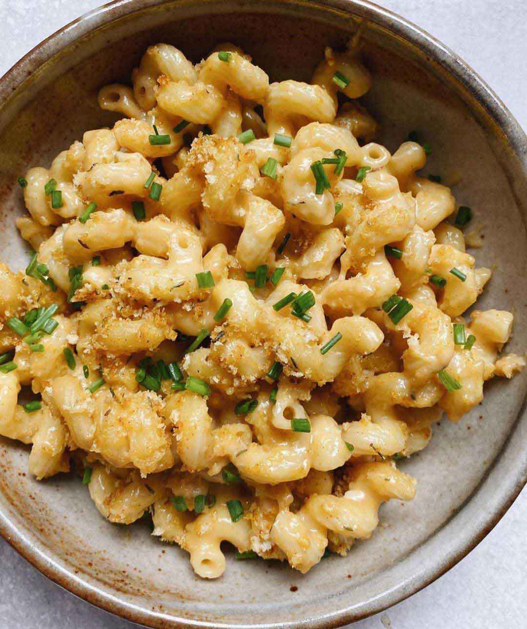 Roasted Garlic Mac And Cheese recipe served in a bowl.