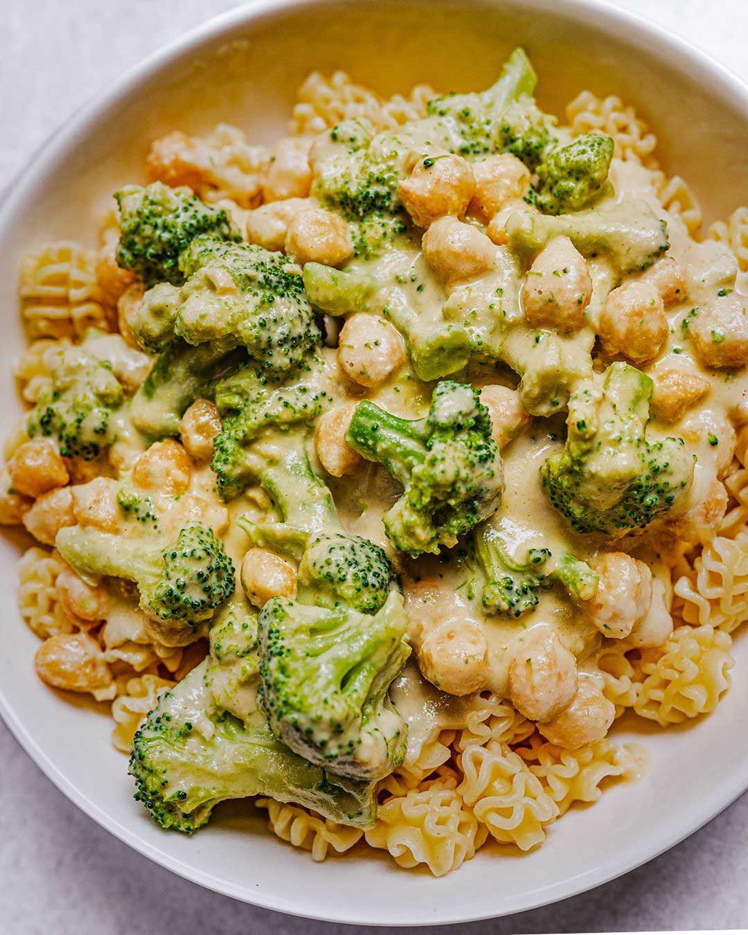 Vegan Cheesy Broccoli & Chickpea Pasta